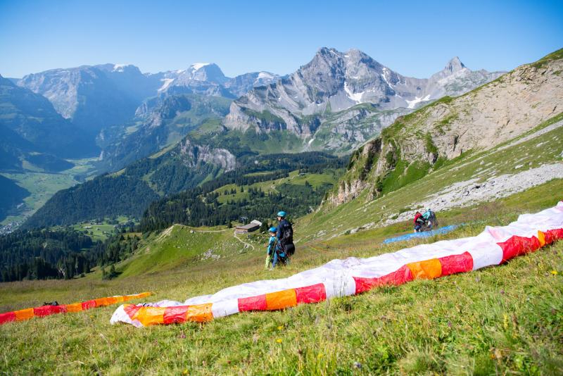 Tandem Skiydiving in the Swiss Alps