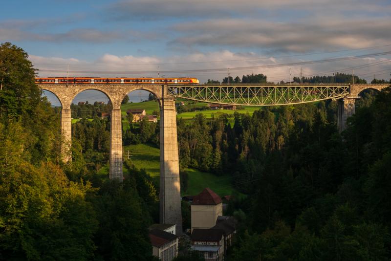 Sudostbahn train on viaduct