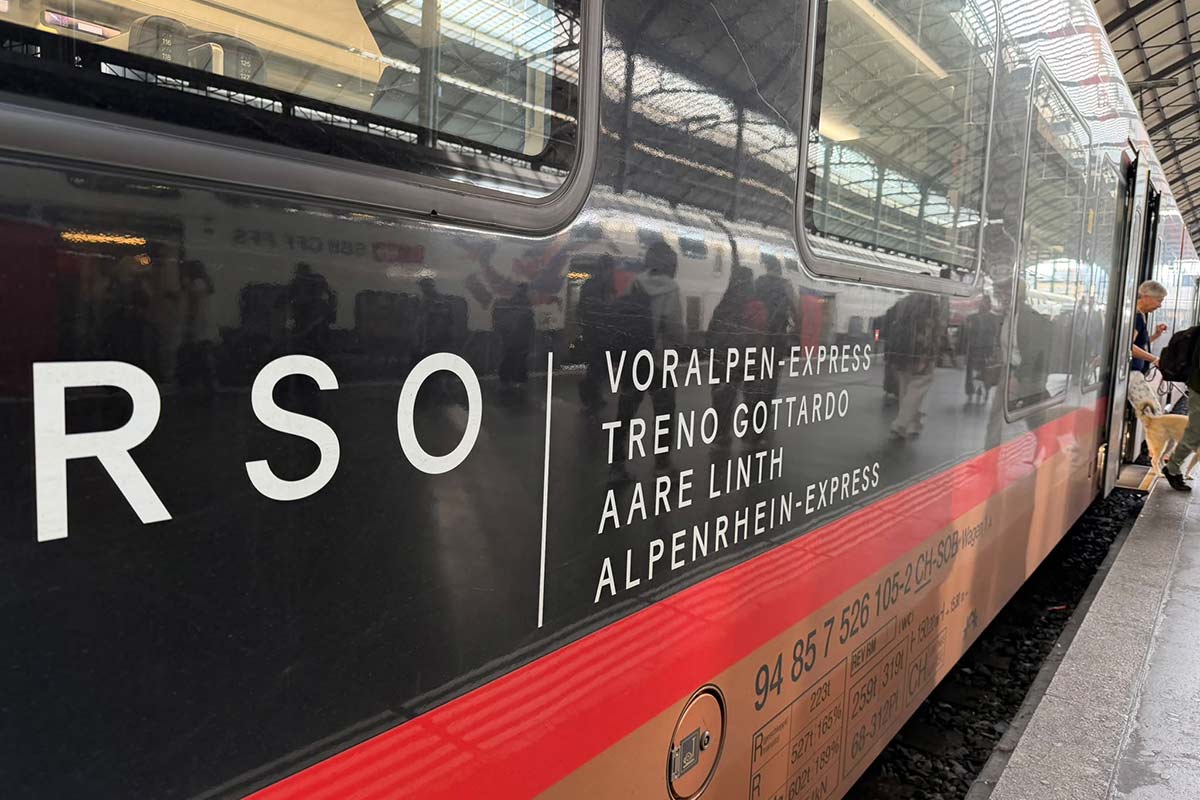 Close-up of a Südostbahn train showing the Treno Gottardo and Alpine Express route names